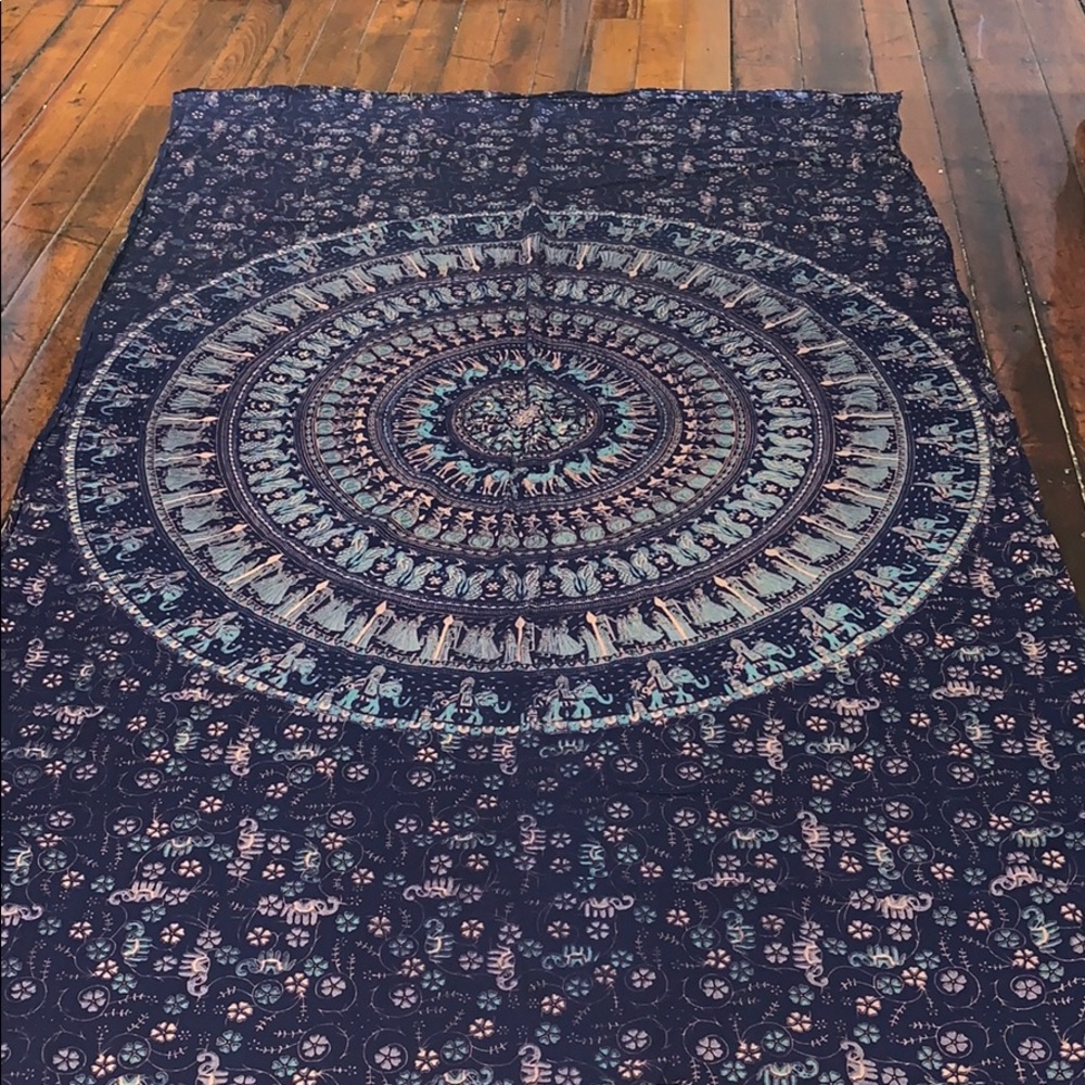 Patterned tapestry - Picture 2 of 2